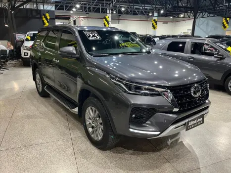 TOYOTA Hilux SW4 2.8 4P SRX 4X4 TURBO DIESEL AUTOM�TICO, Foto 3