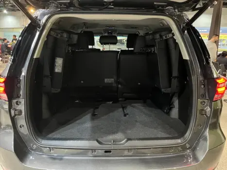 TOYOTA Hilux SW4 2.8 4P SRX 4X4 TURBO DIESEL AUTOM�TICO, Foto 6