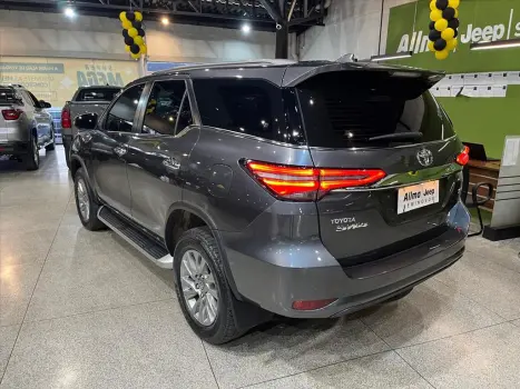 TOYOTA Hilux SW4 2.8 4P SRX 4X4 TURBO DIESEL AUTOM�TICO, Foto 7