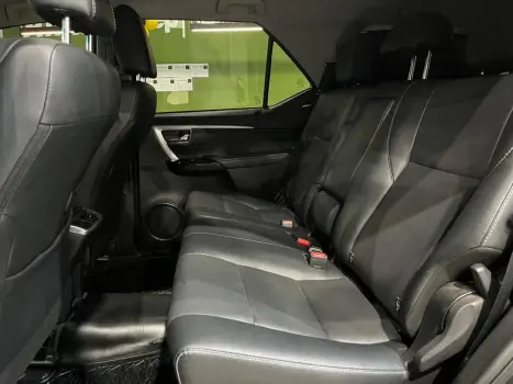 TOYOTA Hilux SW4 2.8 4P SRX 4X4 TURBO DIESEL AUTOM�TICO, Foto 11