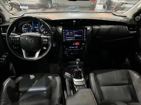 TOYOTA Hilux SW4 2.8 4P SRX 4X4 TURBO DIESEL AUTOM�TICO, Foto 13