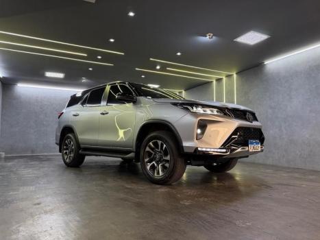 TOYOTA Hilux SW4 2.8 4P SRX 4X4 DIAMOND 7 LUGARES TURBO DIESEL AUTOM�TICO, Foto 4