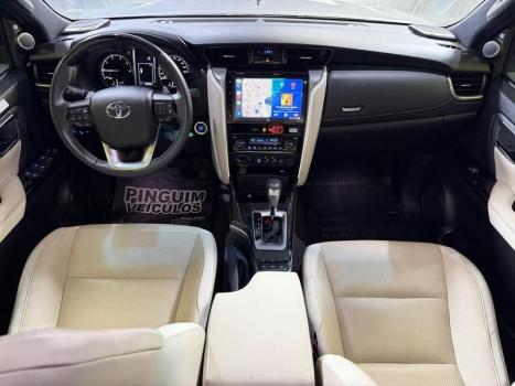 TOYOTA Hilux SW4 2.8 4P SRX 4X4 DIAMOND 7 LUGARES TURBO DIESEL AUTOM�TICO, Foto 11