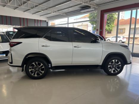 TOYOTA Hilux SW4 2.8 4P SRX 4X4 DIAMOND 7 LUGARES TURBO DIESEL AUTOM�TICO, Foto 3