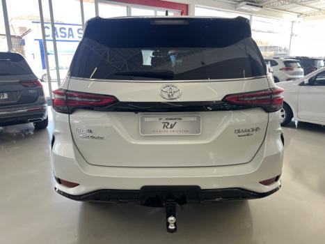 TOYOTA Hilux SW4 2.8 4P SRX 4X4 DIAMOND 7 LUGARES TURBO DIESEL AUTOM�TICO, Foto 4