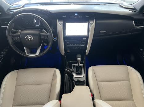 TOYOTA Hilux SW4 2.8 4P SRX 4X4 DIAMOND 7 LUGARES TURBO DIESEL AUTOM�TICO, Foto 6