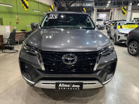 TOYOTA Hilux SW4 2.8 4P SRX 4X4 TURBO DIESEL AUTOM�TICO, Foto 2