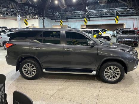 TOYOTA Hilux SW4 2.8 4P SRX 4X4 TURBO DIESEL AUTOM�TICO, Foto 4