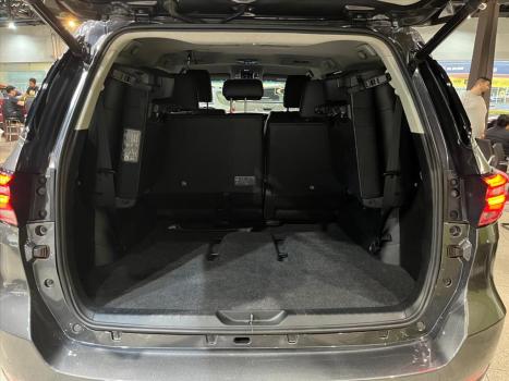 TOYOTA Hilux SW4 2.8 4P SRX 4X4 TURBO DIESEL AUTOM�TICO, Foto 6