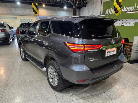 TOYOTA Hilux SW4 2.8 4P SRX 4X4 TURBO DIESEL AUTOM�TICO, Foto 7