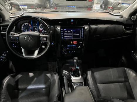 TOYOTA Hilux SW4 2.8 4P SRX 4X4 TURBO DIESEL AUTOM�TICO, Foto 13