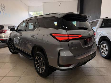 TOYOTA Hilux SW4 2.8 16V 4P SRX PLATINUM 4X4 7 LUGARES TURBO DIESEL AUTOM�TICO, Foto 4