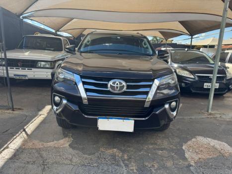 TOYOTA Hilux SW4 2.8 4P SRX 4X4 TURBO DIESEL AUTOM�TICO, Foto 6