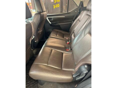 TOYOTA Hilux SW4 2.8 4P SRX 4X4 TURBO DIESEL AUTOM�TICO, Foto 8