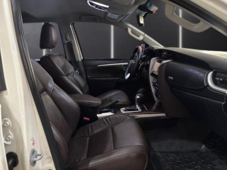 TOYOTA Hilux SW4 2.8 16V 4P SRX 4X4 7 LUGARES TURBO DIESEL AUTOM�TICO, Foto 8