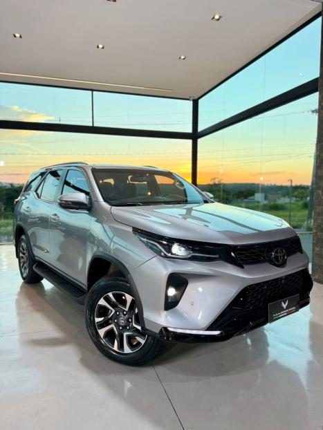 TOYOTA Hilux SW4 2.8 16V 4P SRX PLATINUM 4X4 7 LUGARES TURBO DIESEL AUTOM�TICO, Foto 2