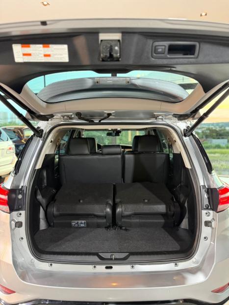 TOYOTA Hilux SW4 2.8 16V 4P SRX PLATINUM 4X4 7 LUGARES TURBO DIESEL AUTOM�TICO, Foto 9