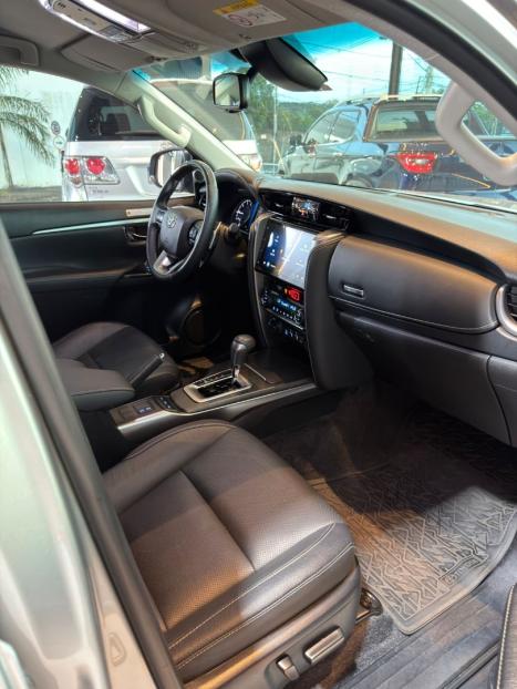 TOYOTA Hilux SW4 2.8 16V 4P SRX PLATINUM 4X4 7 LUGARES TURBO DIESEL AUTOM�TICO, Foto 10