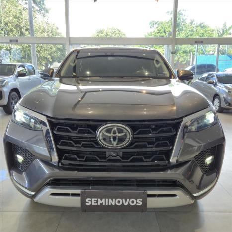 TOYOTA Hilux SW4 2.8 4P SRX 4X4 TURBO DIESEL AUTOM�TICO, Foto 2