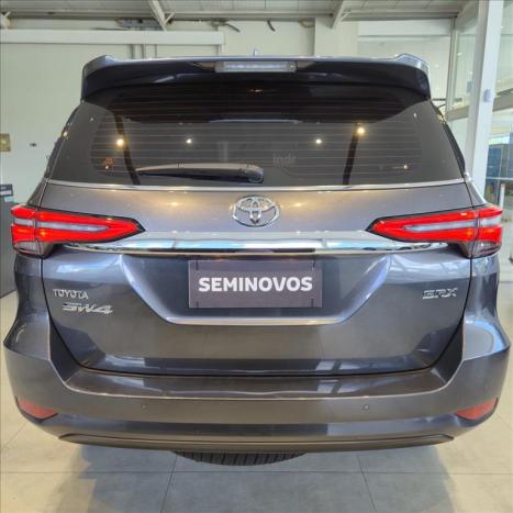 TOYOTA Hilux SW4 2.8 4P SRX 4X4 TURBO DIESEL AUTOM�TICO, Foto 5