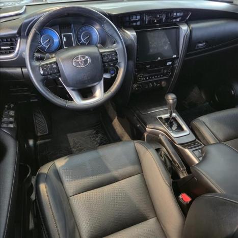 TOYOTA Hilux SW4 2.8 4P SRX 4X4 TURBO DIESEL AUTOM�TICO, Foto 12