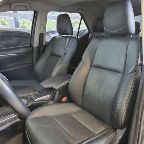 TOYOTA Hilux SW4 2.8 4P SRX 4X4 TURBO DIESEL AUTOM�TICO, Foto 13