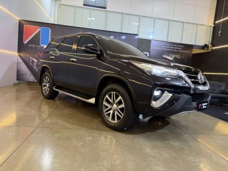 TOYOTA Hilux SW4 2.8 4P SRX 4X4 TURBO DIESEL AUTOM�TICO, Foto 3