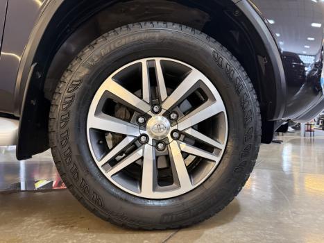 TOYOTA Hilux SW4 2.8 4P SRX 4X4 TURBO DIESEL AUTOM�TICO, Foto 4