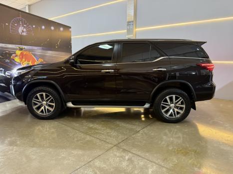 TOYOTA Hilux SW4 2.8 4P SRX 4X4 TURBO DIESEL AUTOM�TICO, Foto 5