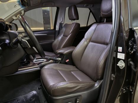 TOYOTA Hilux SW4 2.8 4P SRX 4X4 TURBO DIESEL AUTOM�TICO, Foto 6