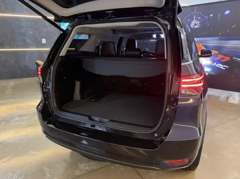 TOYOTA Hilux SW4 2.8 4P SRX 4X4 TURBO DIESEL AUTOM�TICO, Foto 8