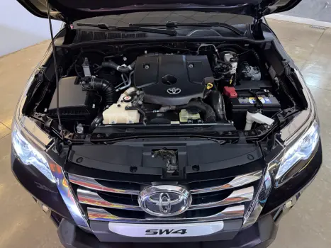 TOYOTA Hilux SW4 2.8 4P SRX 4X4 TURBO DIESEL AUTOM�TICO, Foto 10