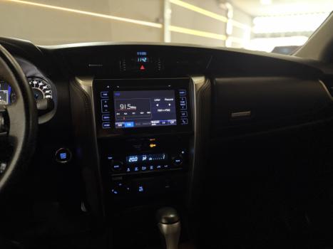 TOYOTA Hilux SW4 2.8 4P SRX 4X4 TURBO DIESEL AUTOM�TICO, Foto 4