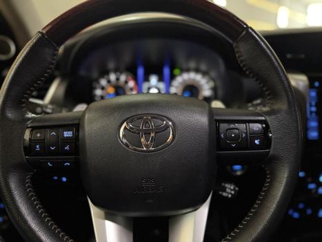 TOYOTA Hilux SW4 2.8 4P SRX 4X4 TURBO DIESEL AUTOM�TICO, Foto 15