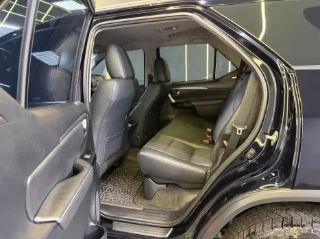 TOYOTA Hilux SW4 2.8 4P SRX 4X4 TURBO DIESEL AUTOM�TICO, Foto 11