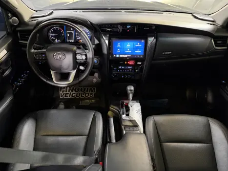 TOYOTA Hilux SW4 2.8 4P SRX 4X4 TURBO DIESEL AUTOM�TICO, Foto 13