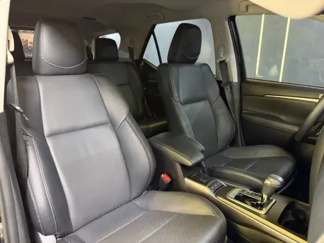 TOYOTA Hilux SW4 2.8 4P SRX 4X4 TURBO DIESEL AUTOM�TICO, Foto 17