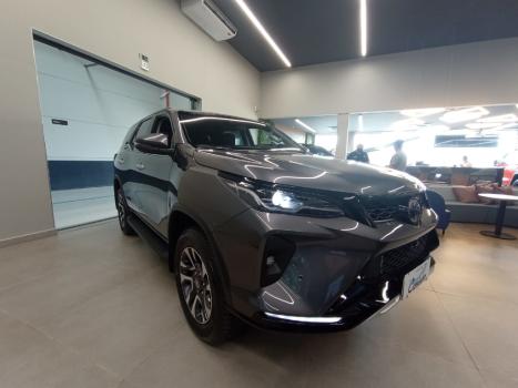 TOYOTA Hilux SW4 2.8 16V 4P SRX PLATINUM 4X4 7 LUGARES TURBO DIESEL AUTOM�TICO, Foto 3