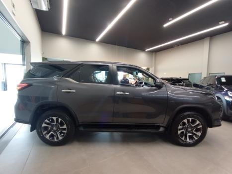 TOYOTA Hilux SW4 2.8 16V 4P SRX PLATINUM 4X4 7 LUGARES TURBO DIESEL AUTOM�TICO, Foto 4