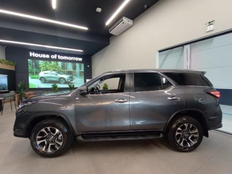 TOYOTA Hilux SW4 2.8 16V 4P SRX PLATINUM 4X4 7 LUGARES TURBO DIESEL AUTOM�TICO, Foto 8