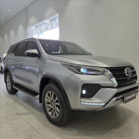 TOYOTA Hilux SW4 2.8 4P SRX 4X4 TURBO DIESEL AUTOM�TICO, Foto 1