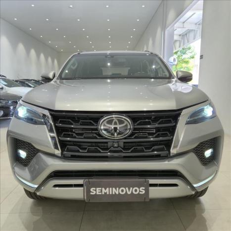 TOYOTA Hilux SW4 2.8 4P SRX 4X4 TURBO DIESEL AUTOM�TICO, Foto 2