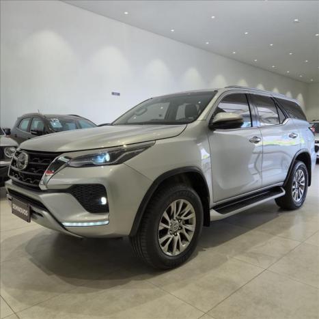 TOYOTA Hilux SW4 2.8 4P SRX 4X4 TURBO DIESEL AUTOM�TICO, Foto 3