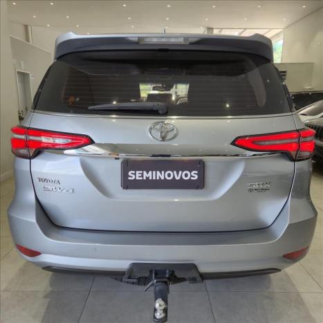 TOYOTA Hilux SW4 2.8 4P SRX 4X4 TURBO DIESEL AUTOM�TICO, Foto 5