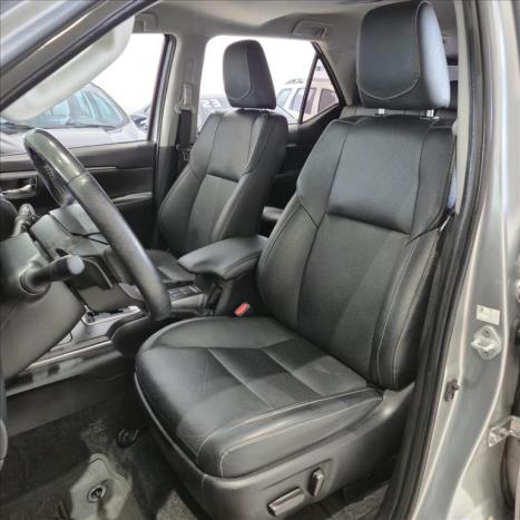 TOYOTA Hilux SW4 2.8 4P SRX 4X4 TURBO DIESEL AUTOM�TICO, Foto 14