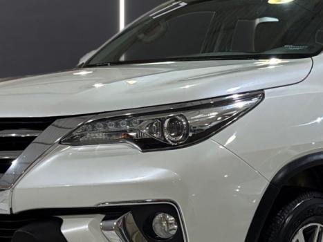 TOYOTA Hilux SW4 2.8 4P SRX 4X4 TURBO DIESEL AUTOM�TICO, Foto 2