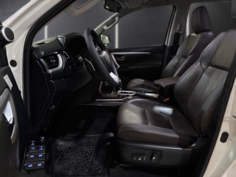 TOYOTA Hilux SW4 2.8 4P SRX 4X4 TURBO DIESEL AUTOM�TICO, Foto 7