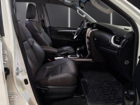 TOYOTA Hilux SW4 2.8 4P SRX 4X4 TURBO DIESEL AUTOM�TICO, Foto 10