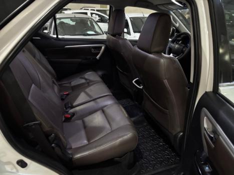 TOYOTA Hilux SW4 2.8 4P SRX 4X4 TURBO DIESEL AUTOM�TICO, Foto 12