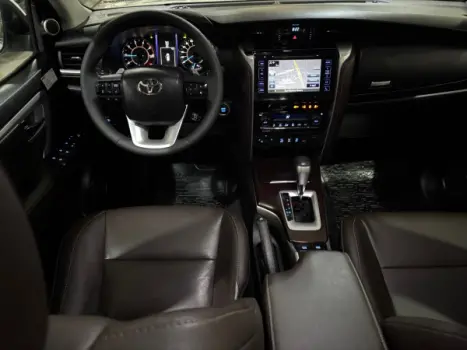 TOYOTA Hilux SW4 2.8 4P SRX 4X4 TURBO DIESEL AUTOM�TICO, Foto 13